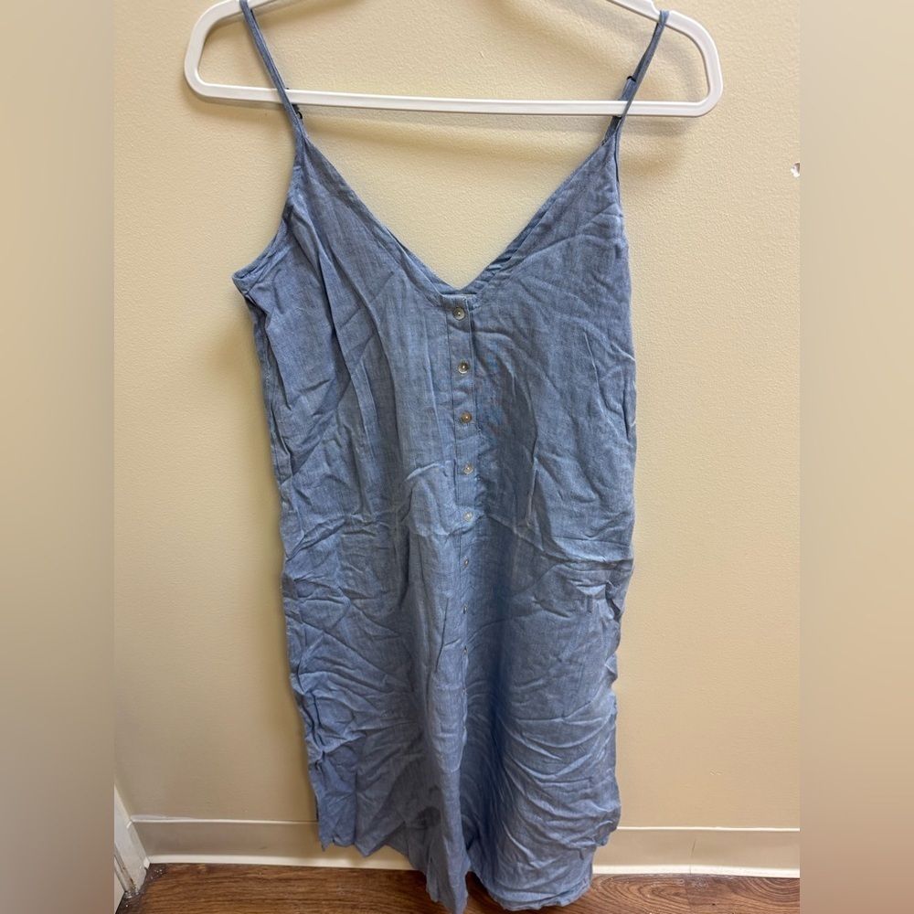 Subtle Luxury 100 % light weight cotton dress. NWT
SZ S/M